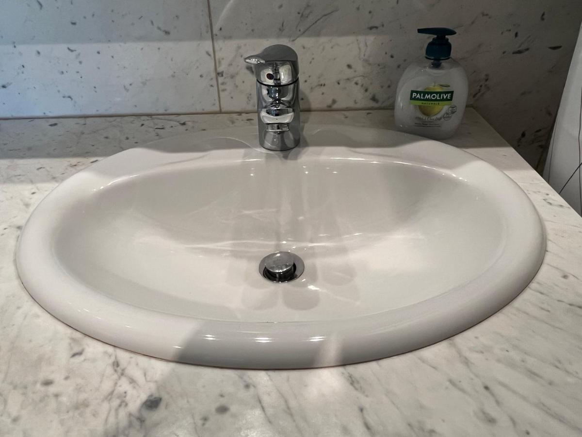 Stylish Apt Near Urania 1Br Appartement Wenen Buitenkant foto