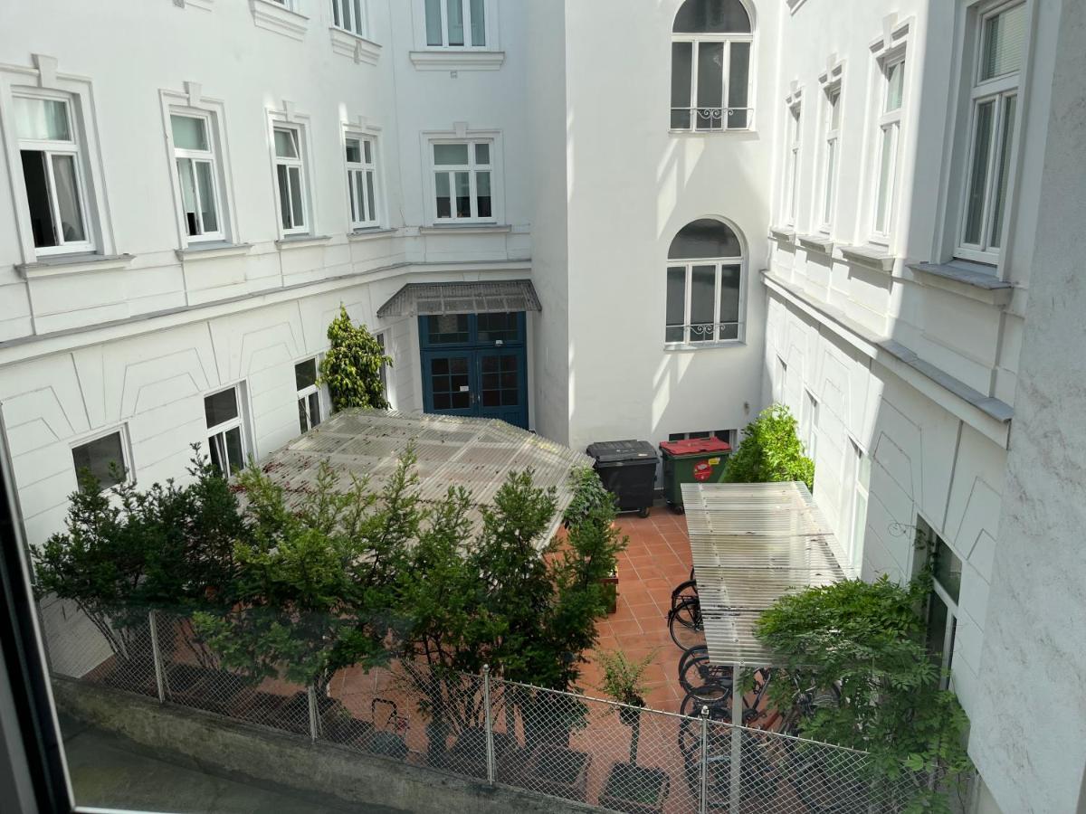 Stylish Apt Near Urania 1Br Appartement Wenen Buitenkant foto