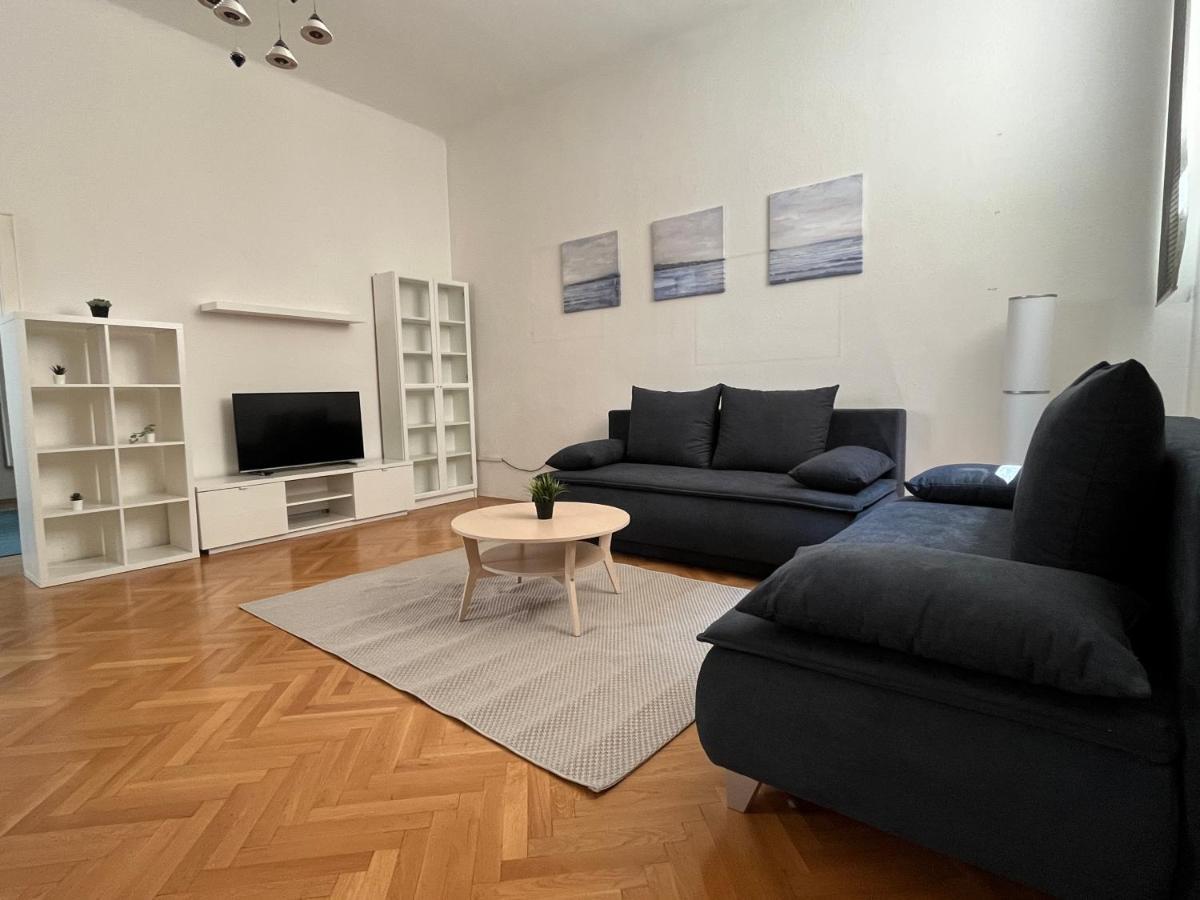 Stylish Apt Near Urania 1Br Appartement Wenen Buitenkant foto