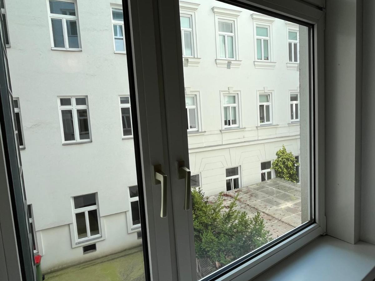 Stylish Apt Near Urania 1Br Appartement Wenen Buitenkant foto