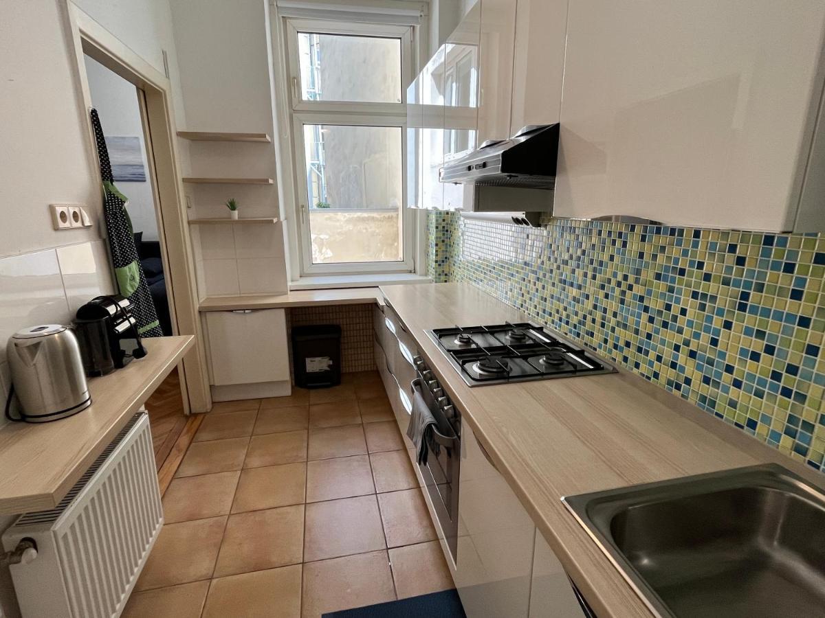 Stylish Apt Near Urania 1Br Appartement Wenen Buitenkant foto