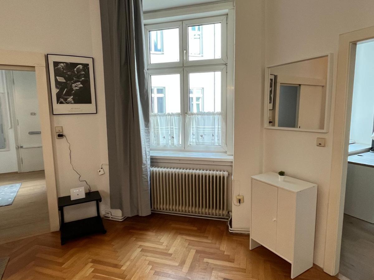 Stylish Apt Near Urania 1Br Appartement Wenen Buitenkant foto