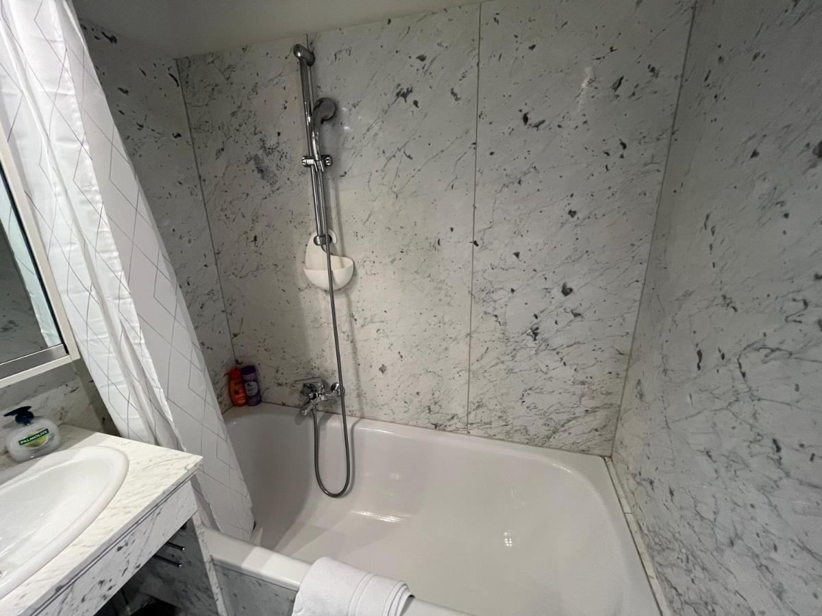 Stylish Apt Near Urania 1Br Appartement Wenen Buitenkant foto