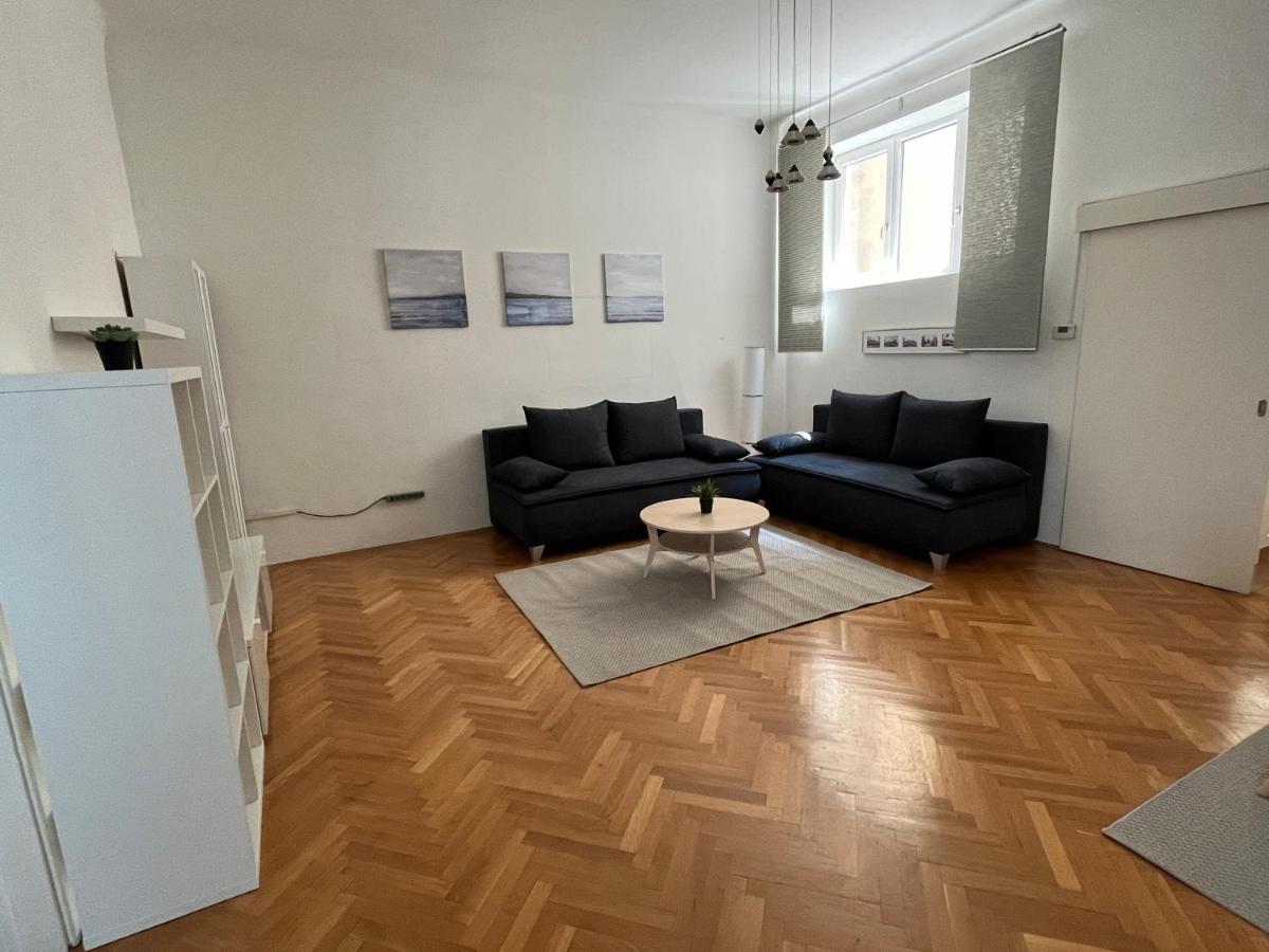 Stylish Apt Near Urania 1Br Appartement Wenen Buitenkant foto
