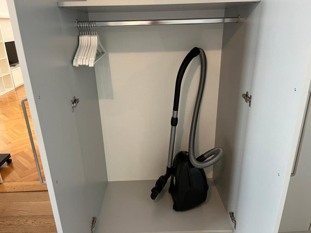 Stylish Apt Near Urania 1Br Appartement Wenen Buitenkant foto